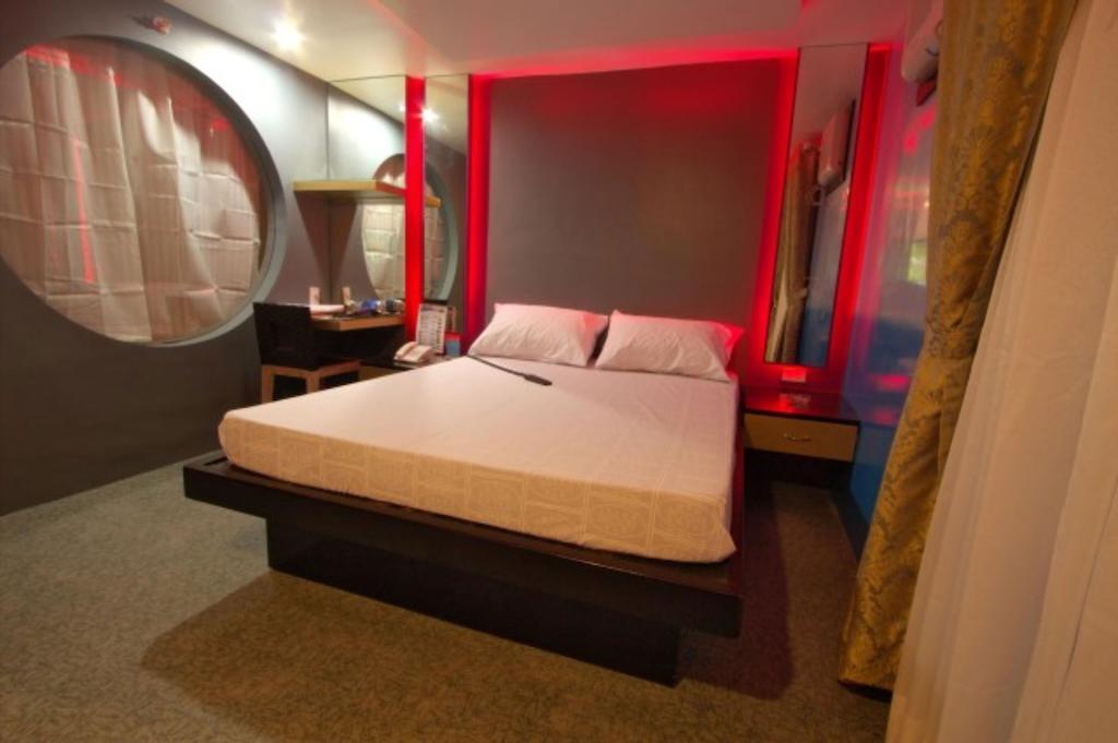 Icon Hotel Manila Kültér fotó