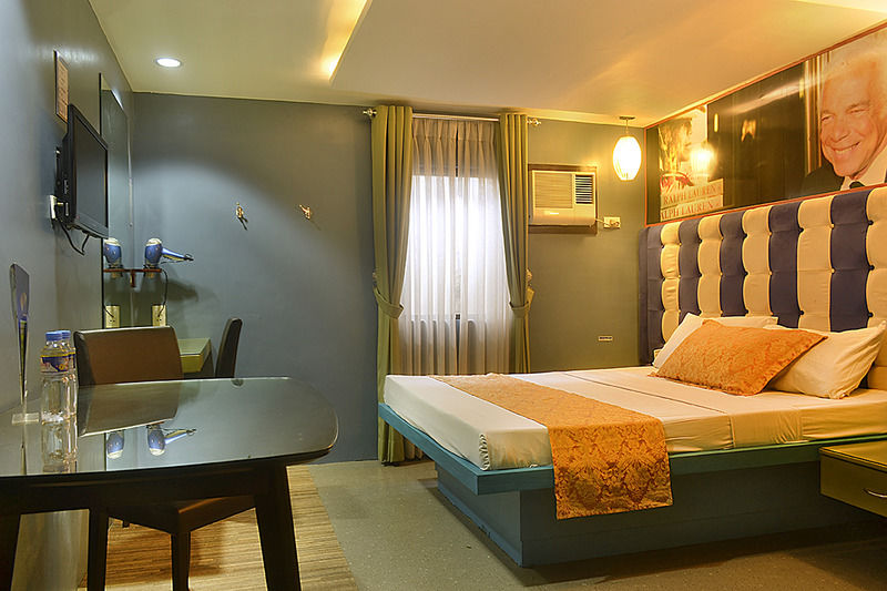 Icon Hotel Manila Kültér fotó