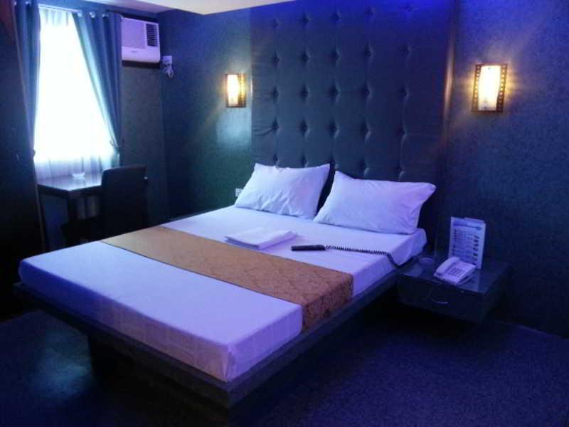 Icon Hotel Manila Kültér fotó