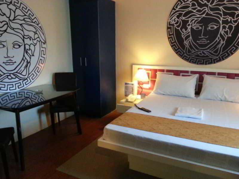 Icon Hotel Manila Kültér fotó