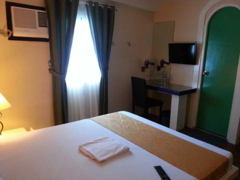 Icon Hotel Manila Kültér fotó