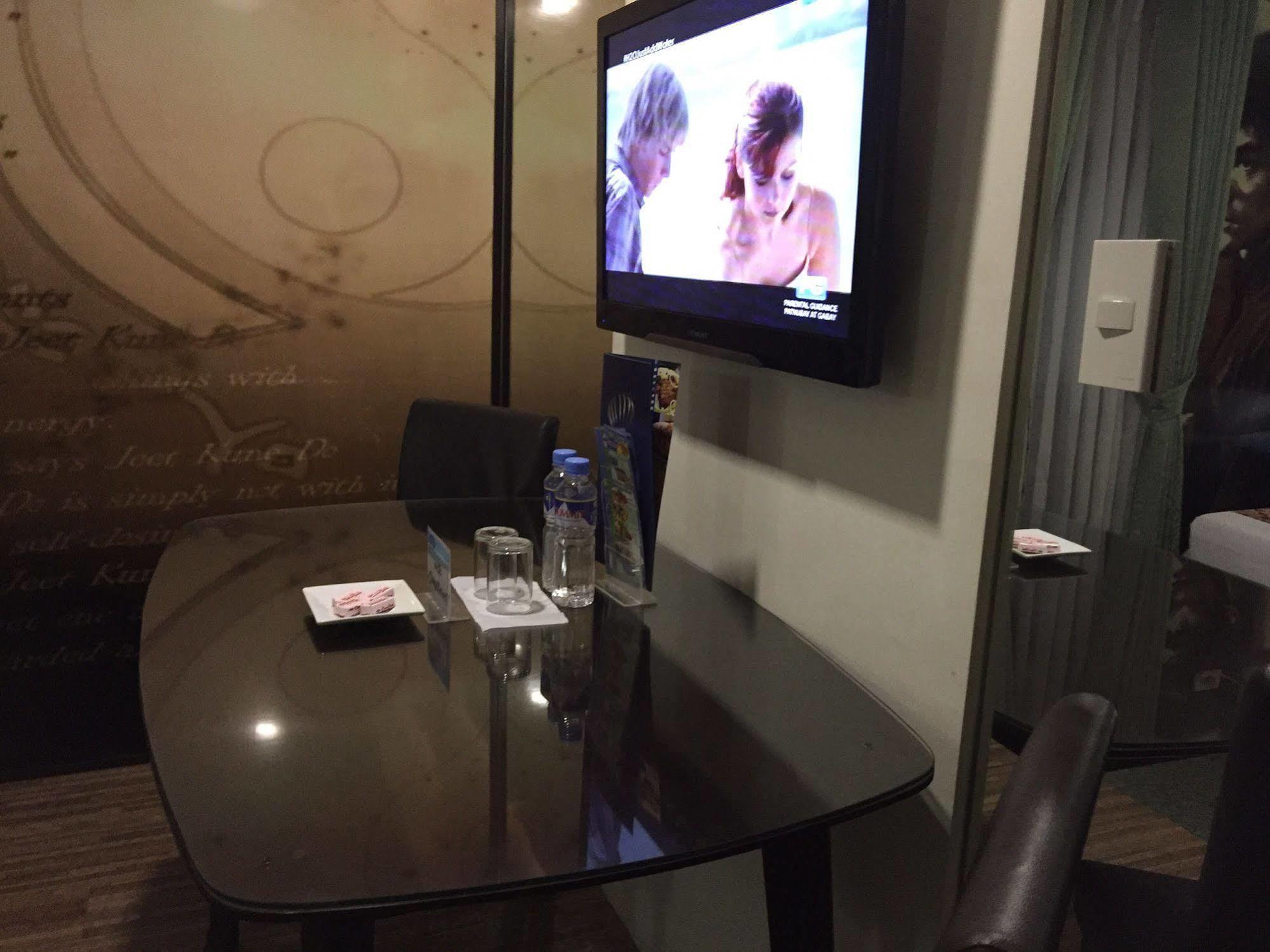 Icon Hotel Manila Kültér fotó