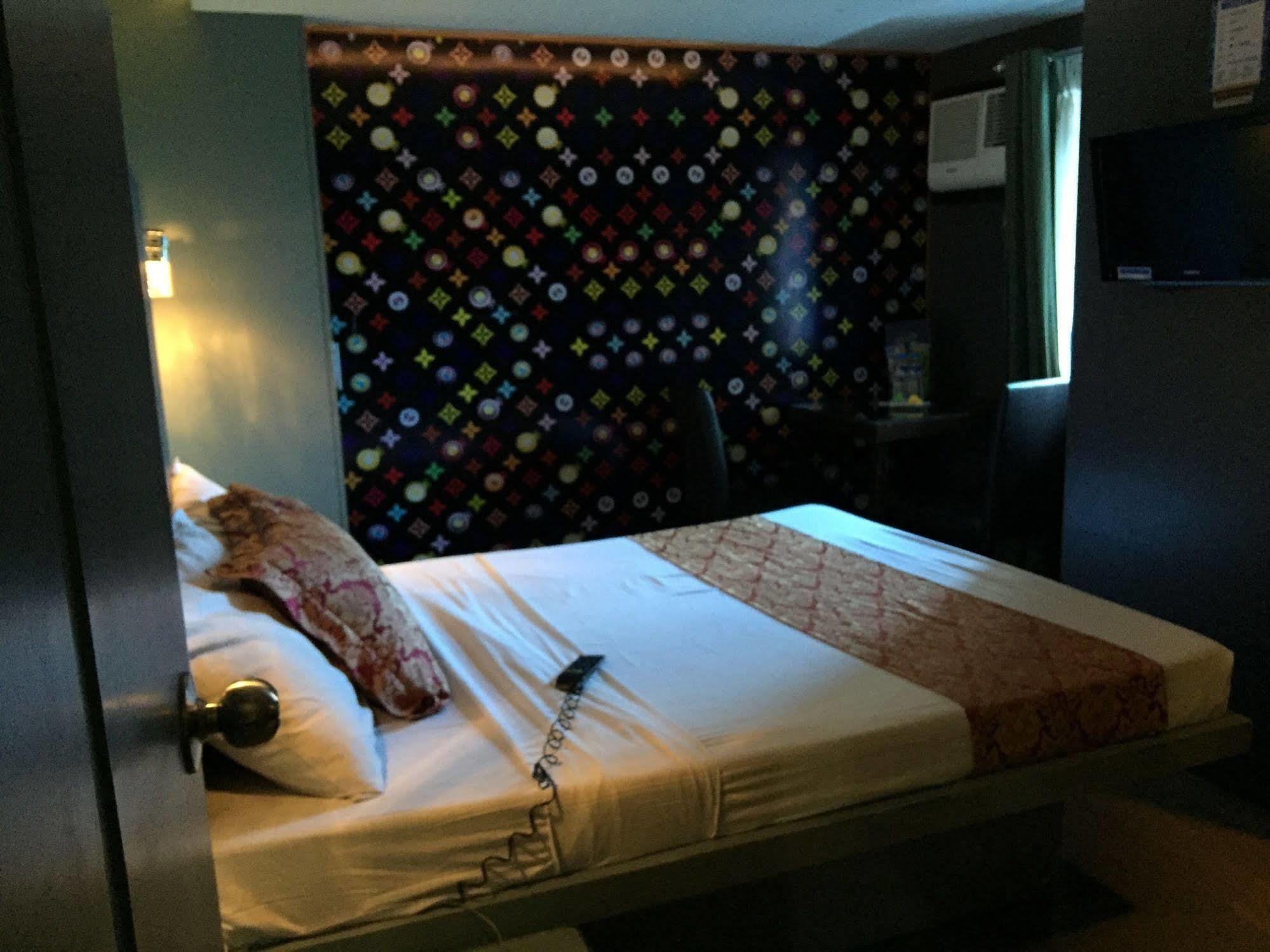 Icon Hotel Manila Kültér fotó
