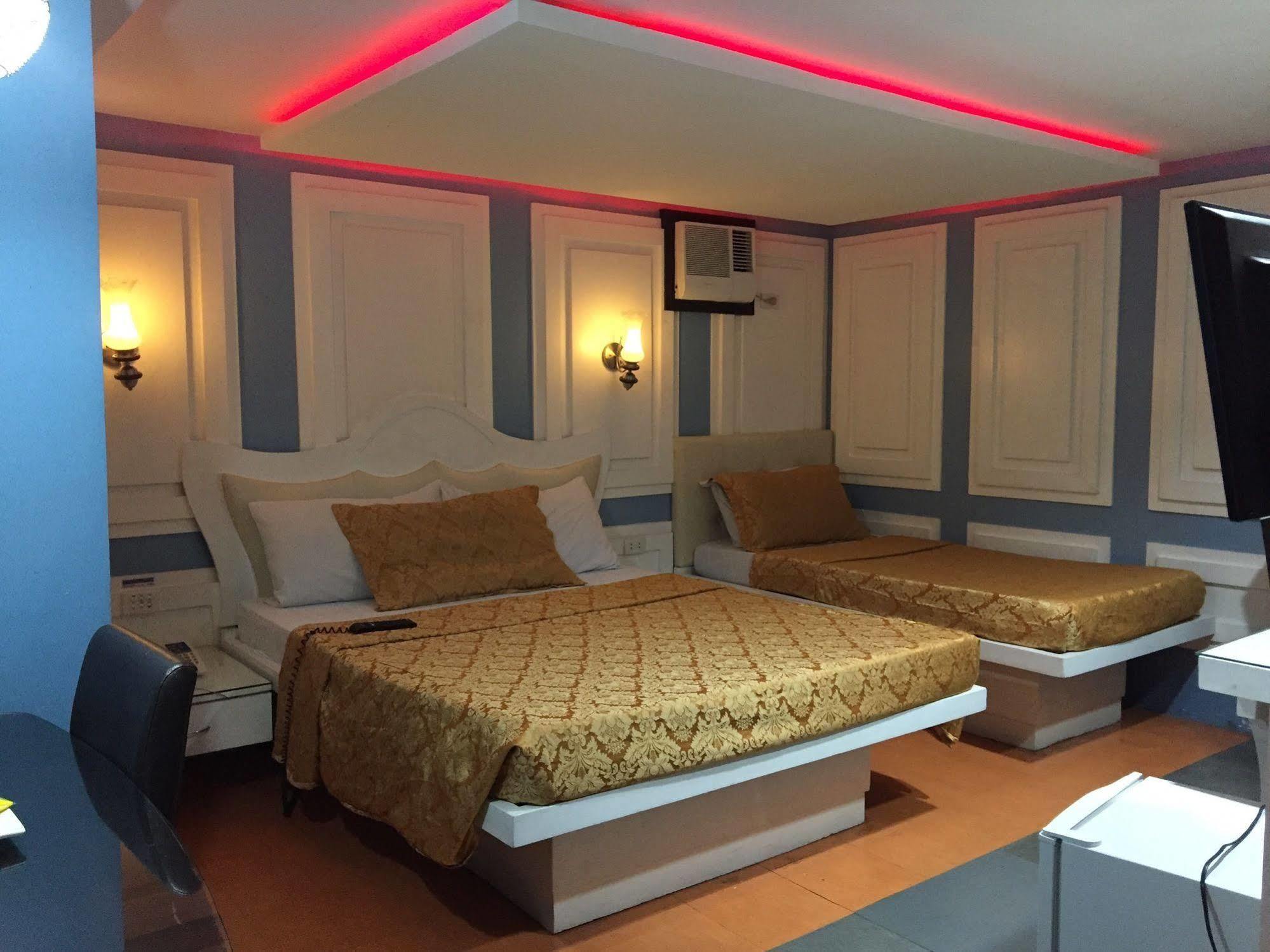Icon Hotel Manila Kültér fotó