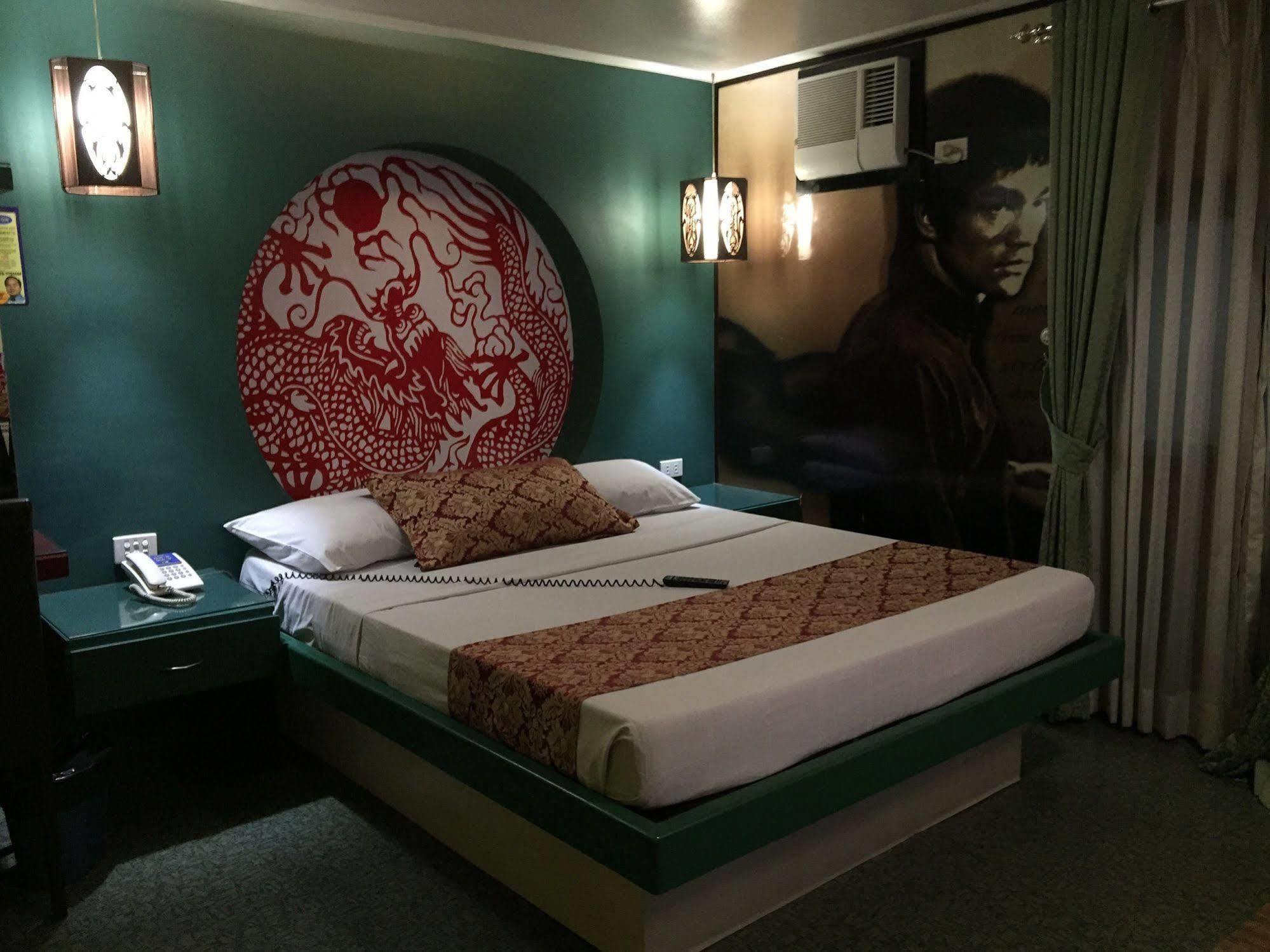 Icon Hotel Manila Kültér fotó