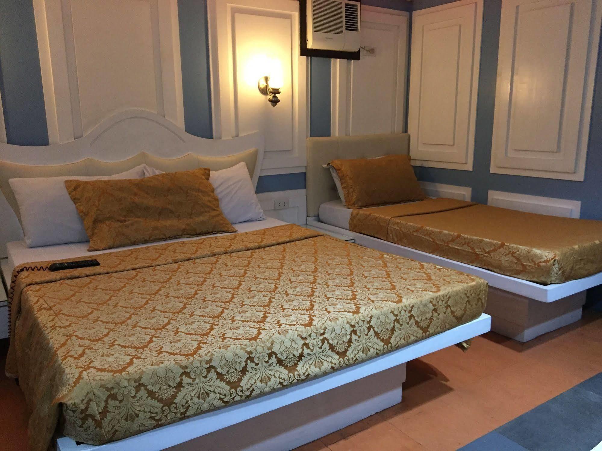 Icon Hotel Manila Kültér fotó