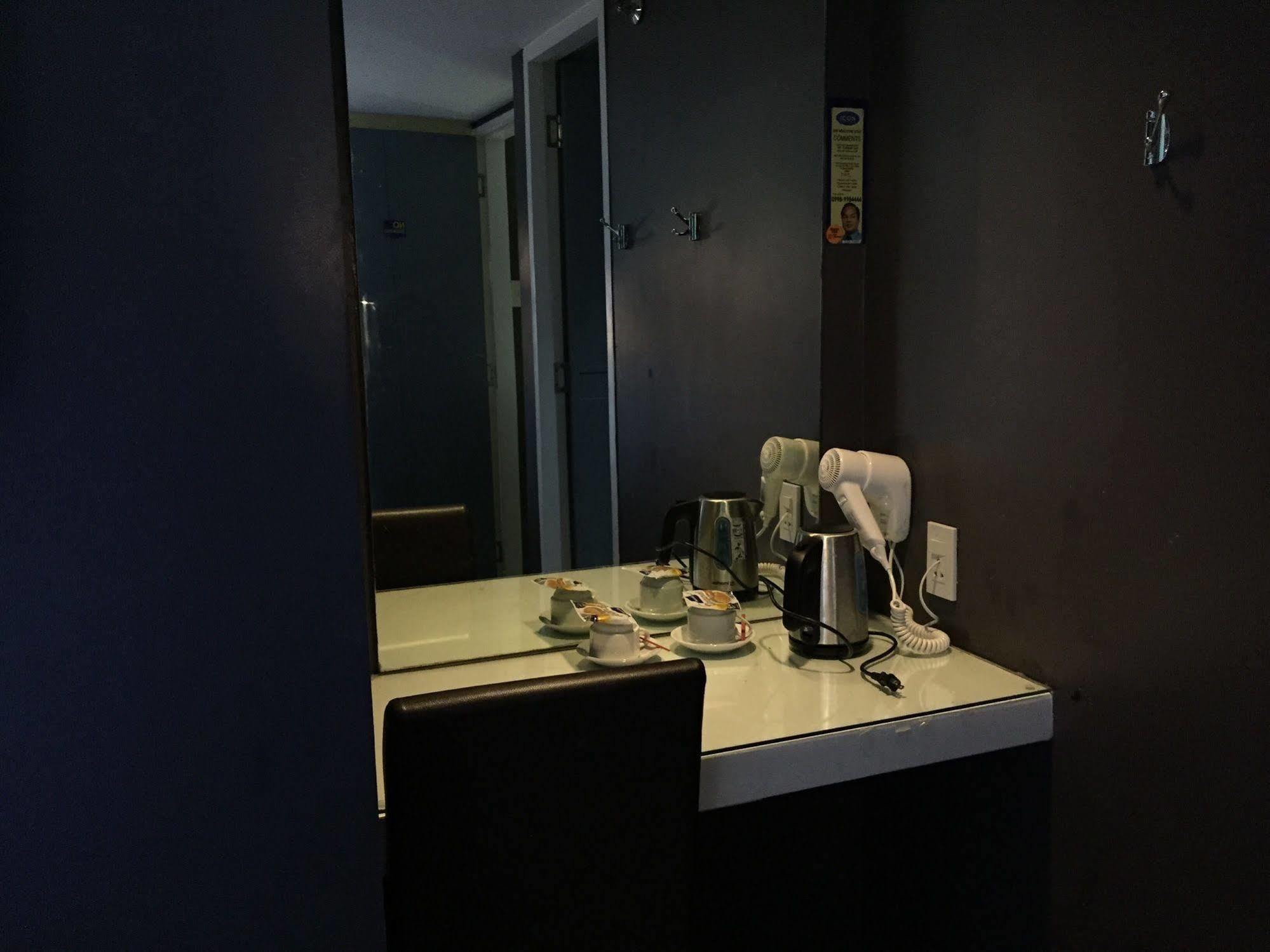 Icon Hotel Manila Kültér fotó