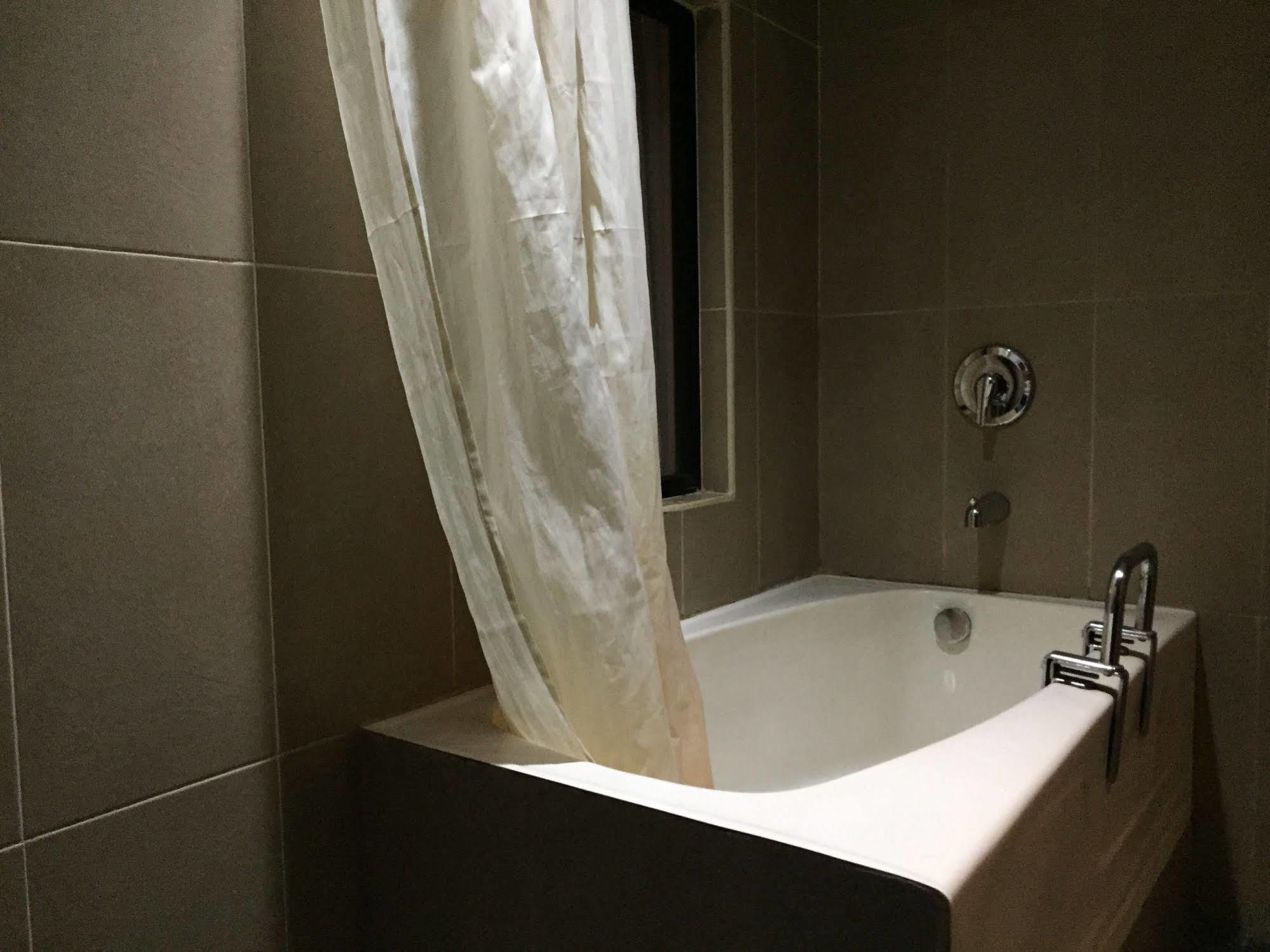 Icon Hotel Manila Kültér fotó
